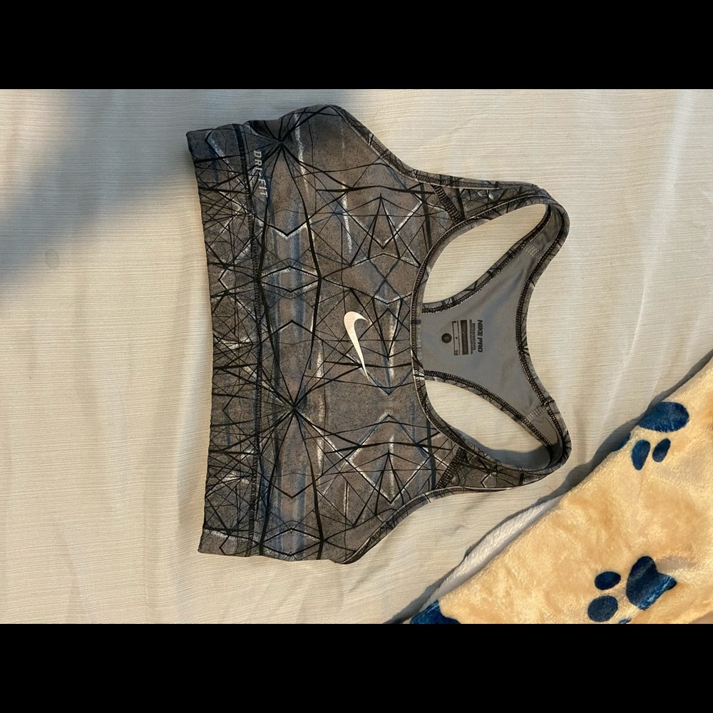 CAMO NIKE SPORTS BRA SIZE SMALL